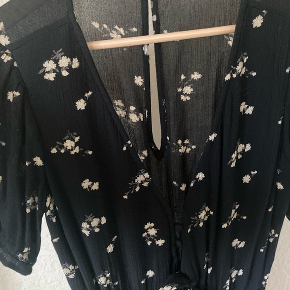 A&F tie front button down floral romper. - Picture 3 of 3